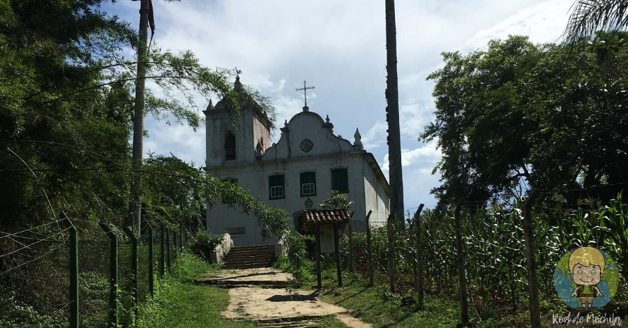 Depois da Lagoa Azul, o volta na ilha  recomeça por de trás da Igreja da Freguesia de Santana.
