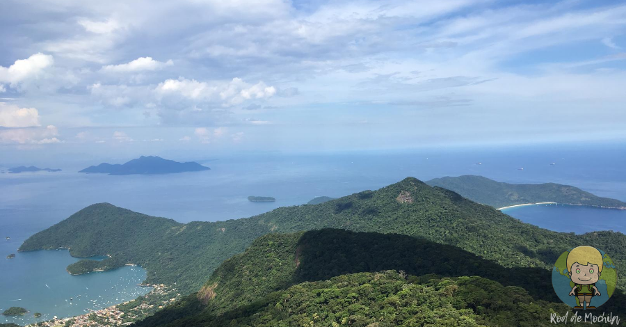 Vista de uma tarde no Pico do Papagaio em Ilha Grande, Angra dos Reis.